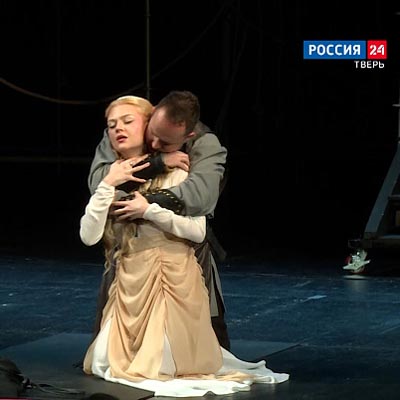 «Чуть больше, чем родня, и чуть меньше, чем друзья»: в Твери прошла премьера спектакля «Гамлет»