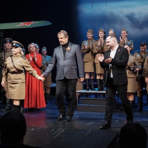 С премьерой спектакля «Небо. Родина. Любовь»! 
