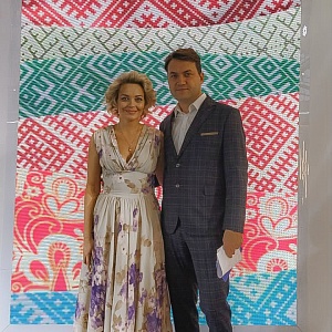 Тарас Кузьмин и Юлия Бедарева - ведущие на Выставке-Форуме "Россия"
